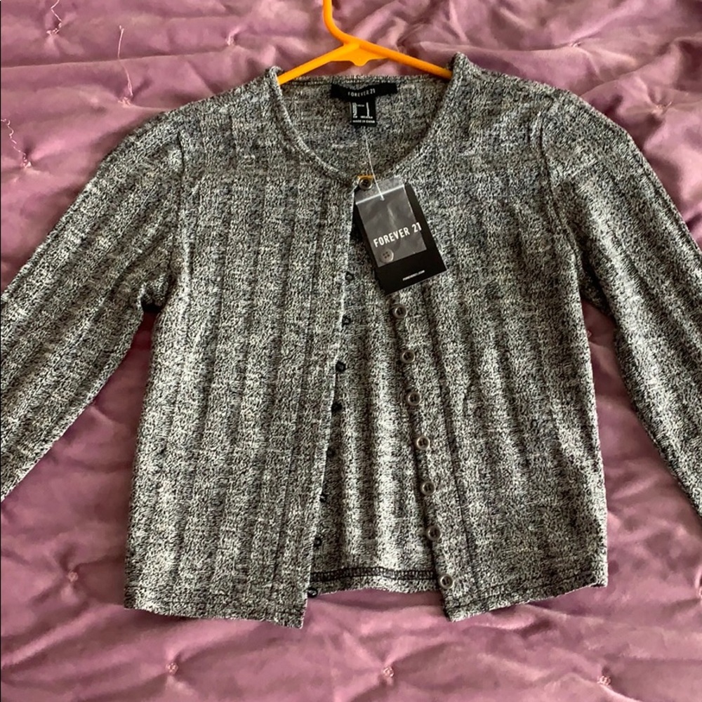 Botton-front crop top